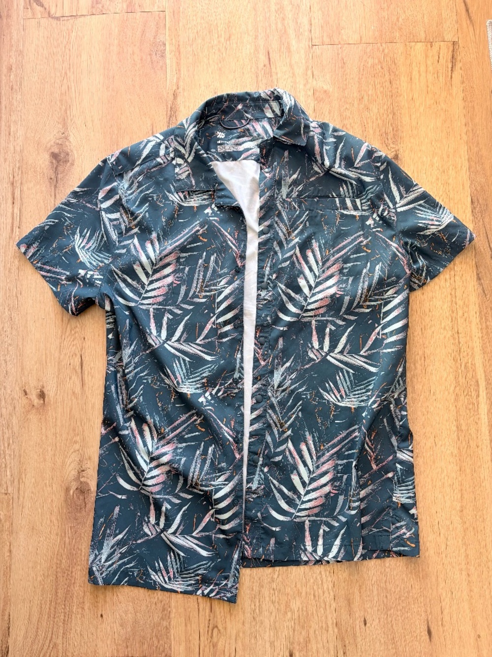 All in motion Hawaiian Themed Button Up Men's Shirt